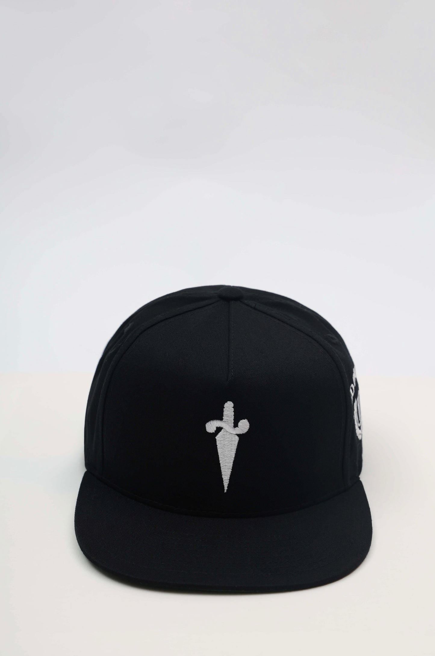 BLACK SOLO DAGGER HAT