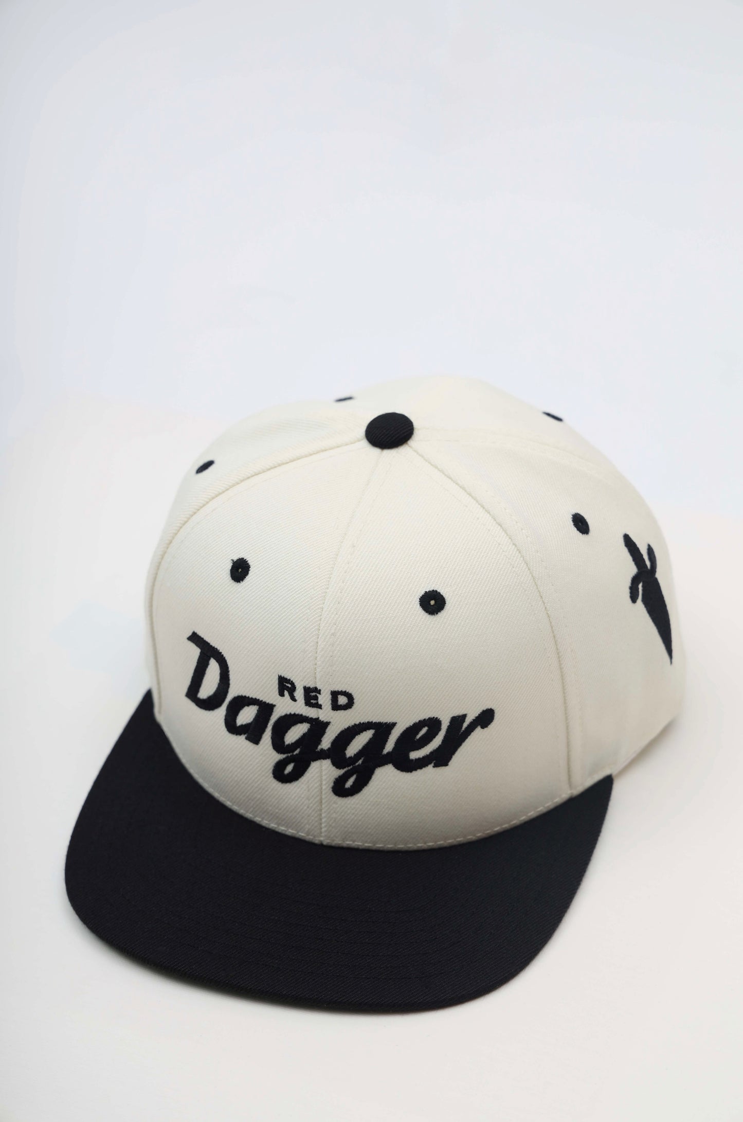 CREAM/BLACK RED DAGGER HAT