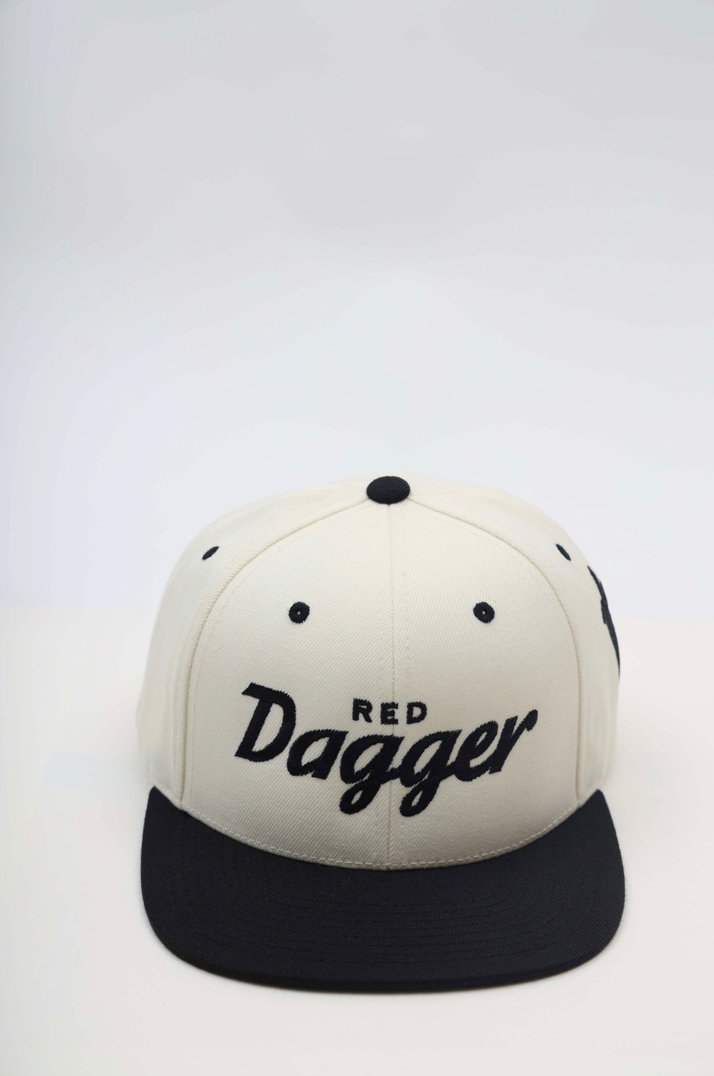 CREAM/BLACK RED DAGGER HAT