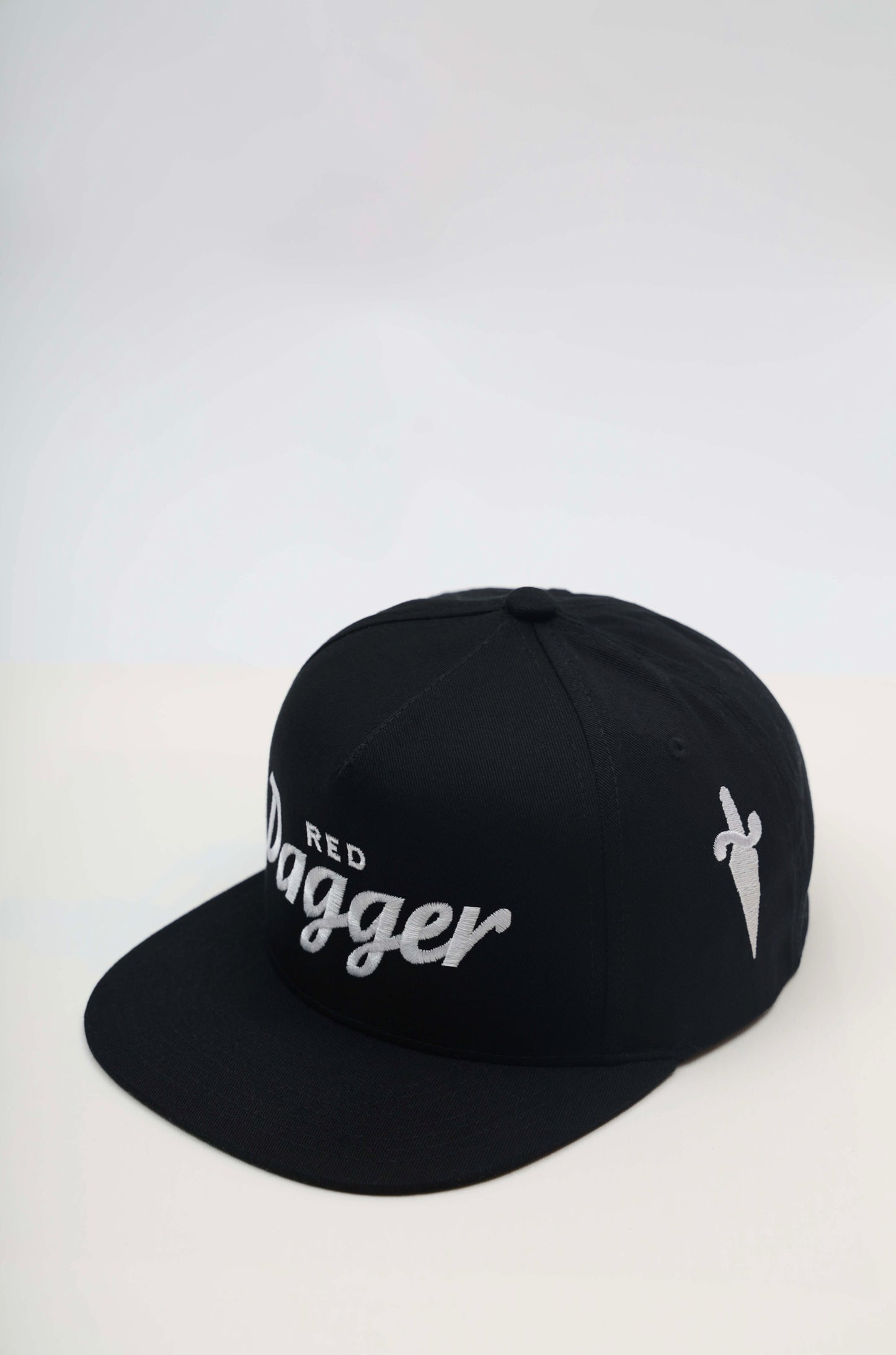 BLACK RED DAGGER HAT